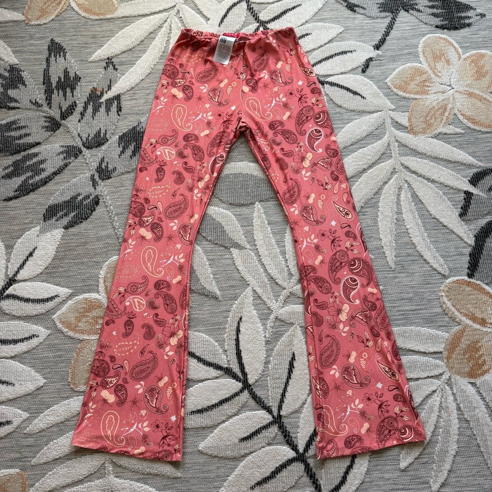 Guess Paisley Coral Flared Bottoms 🌸